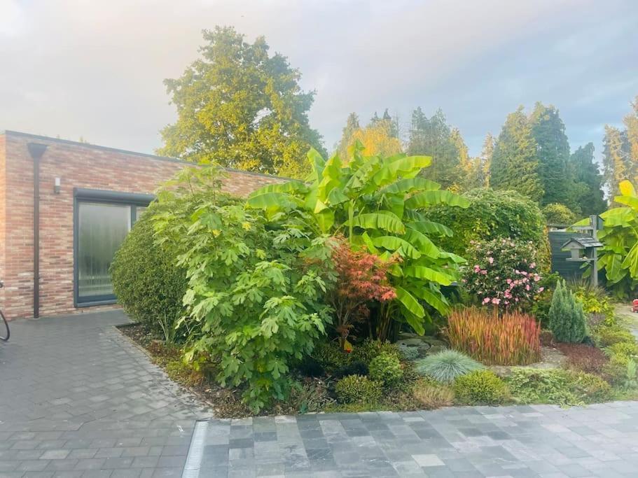 Prachtig Guesthouse Met Gratis Parkeren Maasmechelen Esterno foto