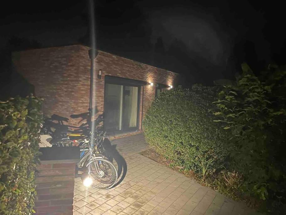 Prachtig Guesthouse Met Gratis Parkeren Maasmechelen Esterno foto