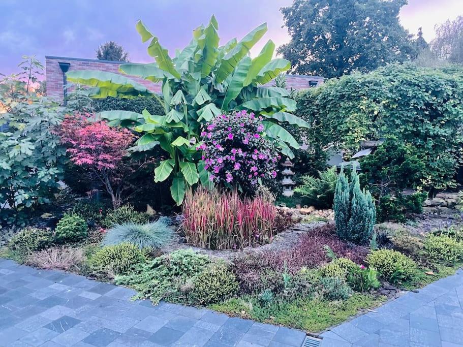 Prachtig Guesthouse Met Gratis Parkeren Maasmechelen Esterno foto