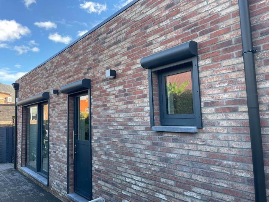 Prachtig Guesthouse Met Gratis Parkeren Maasmechelen Esterno foto