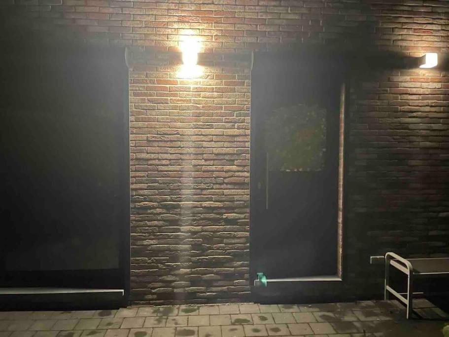 Prachtig Guesthouse Met Gratis Parkeren Maasmechelen Esterno foto