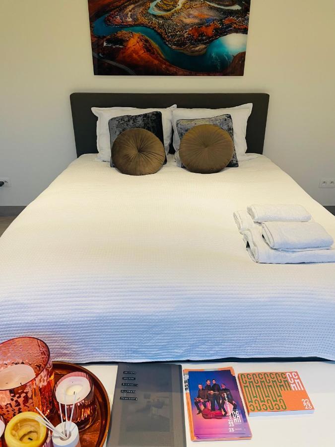 Prachtig Guesthouse Met Gratis Parkeren Maasmechelen Esterno foto