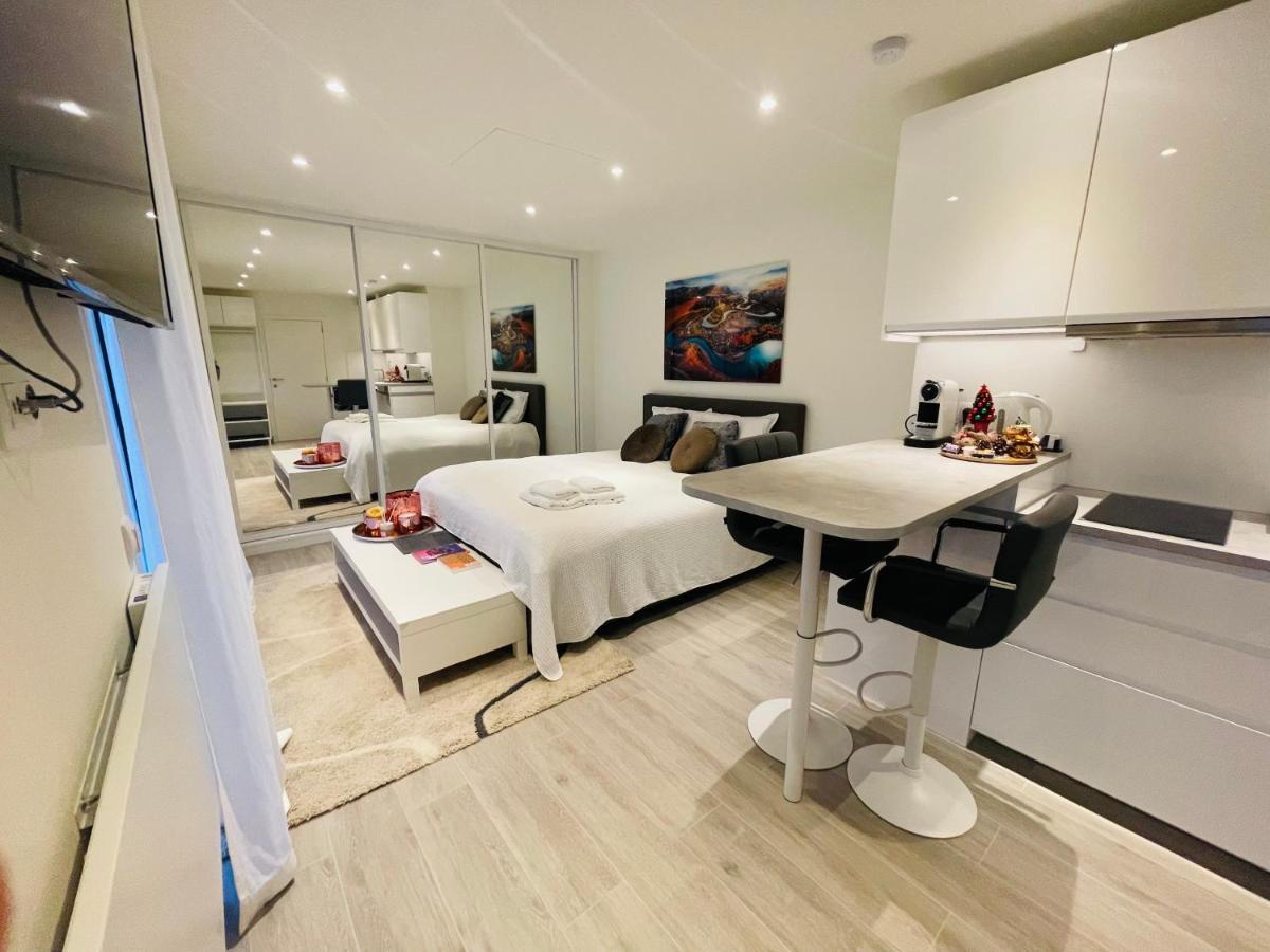 Prachtig Guesthouse Met Gratis Parkeren Maasmechelen Esterno foto