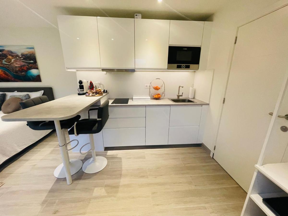 Prachtig Guesthouse Met Gratis Parkeren Maasmechelen Esterno foto