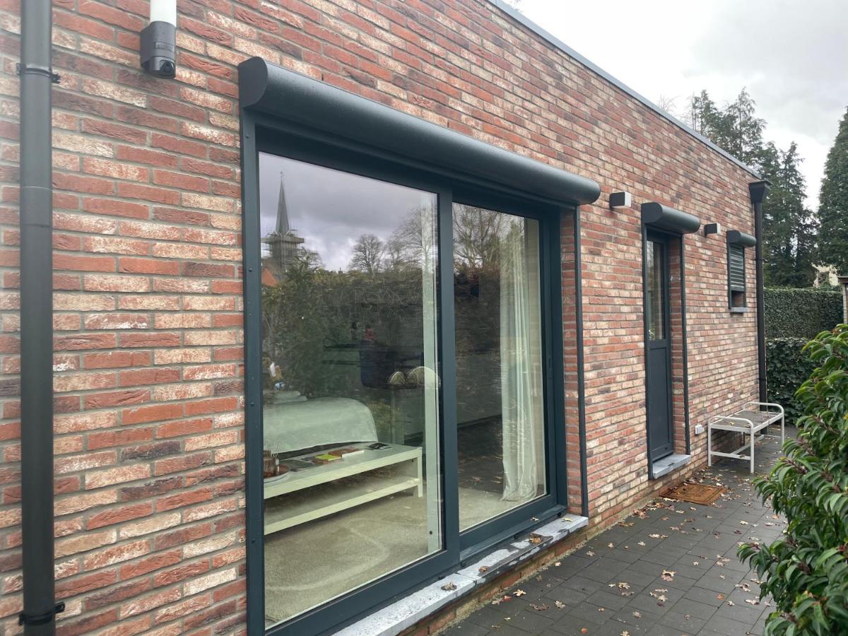 Prachtig Guesthouse Met Gratis Parkeren Maasmechelen Esterno foto